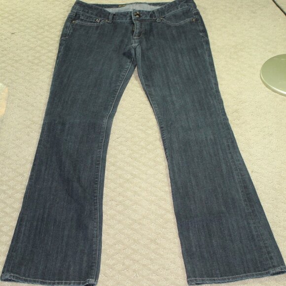 Express Stella Bootcut Regular Fit Low Rise Boot Cut Jeans Women's Size 4L 28x32 - Picture 1 of 8